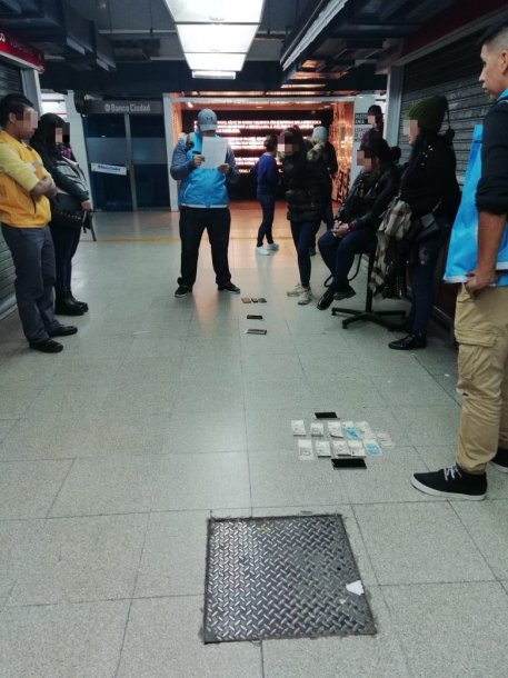 Subte: Detuvieron a cinco mujeres por robar celulares