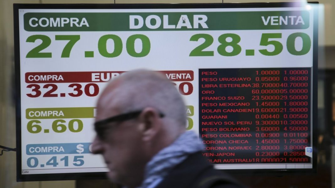 Expectativa por la cotización del dólar en el primer día de Caputo presidente del Banco Central