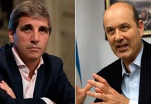 Denuncian a Caputo y Sturzenegger por permitir la «fuga» de US$10 mil millones de reservas del Central Denuncian a Caputo y Sturzenegger por fuga dólares del BCRA