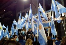 «Banderazo»: Festival y movilización de estudiantes y docentes bonaerenses "Banderazo": movilización de estudiantes y docentes bonaerenses
