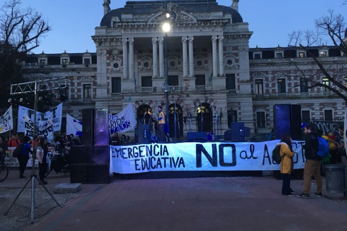 "Banderazo": Festival y movilización de estudiantes y docentes bonaerenses