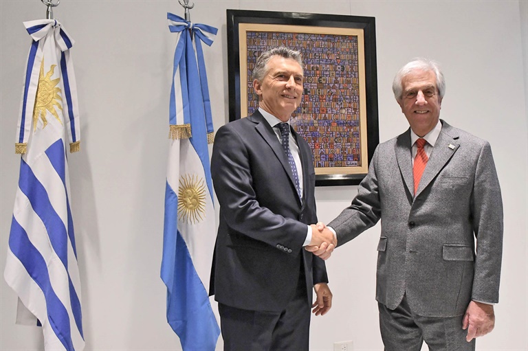 Macri y Tabaré Vázquez en la nueva sede de la embajada de Uruguay