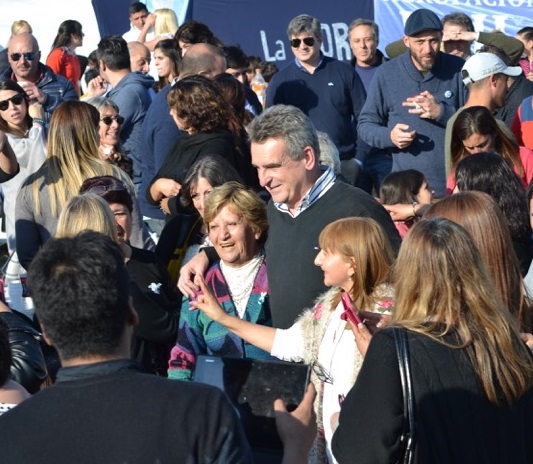 Agustín Rossi de campaña en Almirante Brown junto a Mariano Cascallares