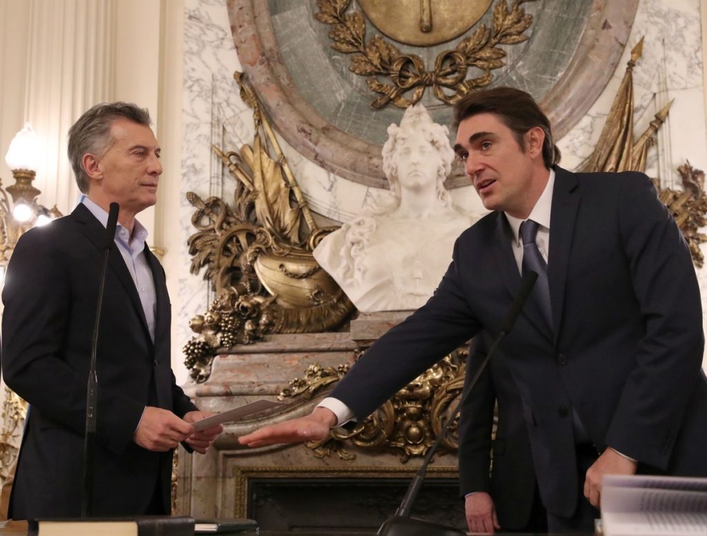 Mauricio Macri durante el juramento de Javier Iguacel