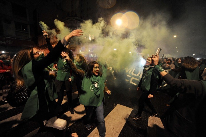 Estudiantes anuncian tomas de facultades y colegios a favor de la despenalización del aborto