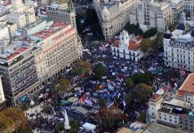 Marcha Federal: con críticas al Gobierno finalizó el multitudinario acto en Plaza de Mayo