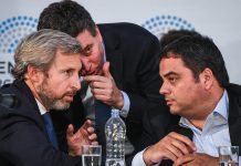 El Gobierno retoma el diálogo con dos importantes gremios, tras el fuerte paro de la CGT Paro de la CGT: El Gobierno de Macri dialoga con la UOCRA y el sector automotriz