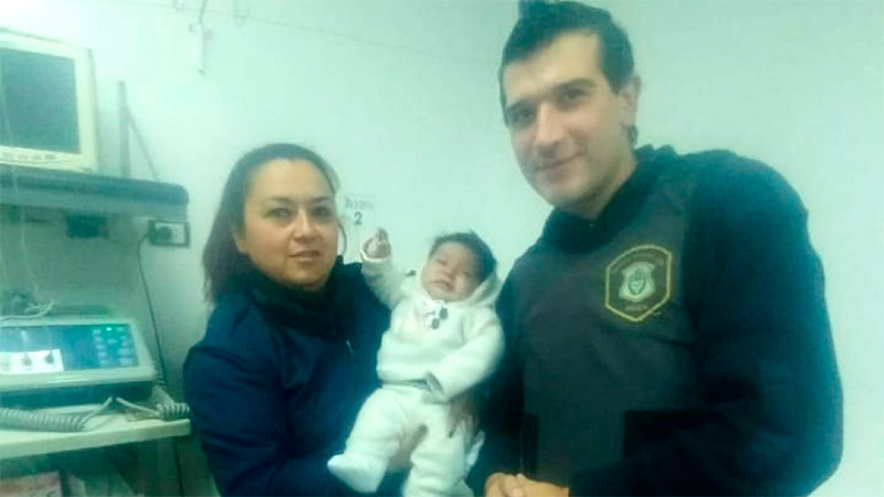Lomas de Zamora: rescataron a un bebé que fue abandonado en un arroyo