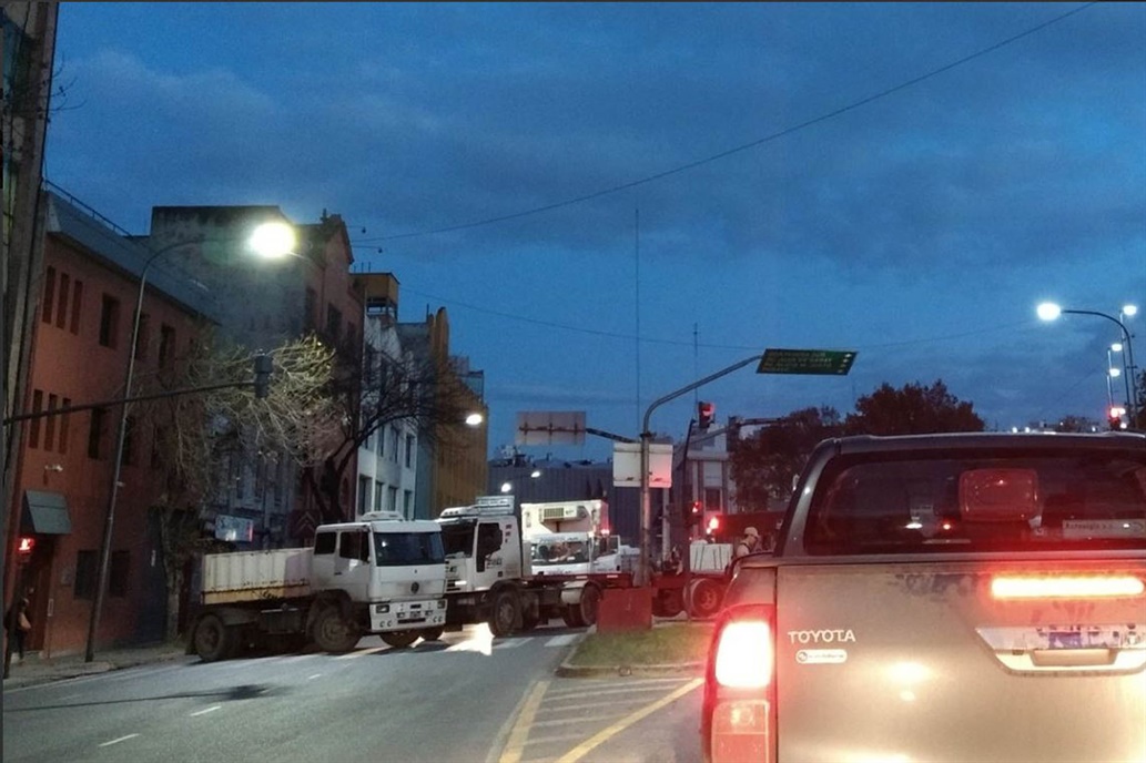 Cortes de Camioneros autoconvocados bloquea varios accesos a la Ciudad