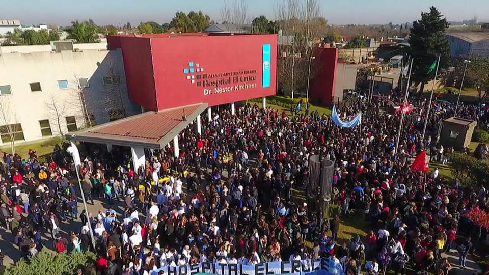 Hospital El Cruce: masivo abrazo contra el recorte