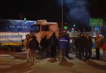 Camioneros autoconvocados cortan el tránsito en Costanera y Sarmiento Camioneros autoconvocados cortan el tránsito en Costanera y Sarmiento