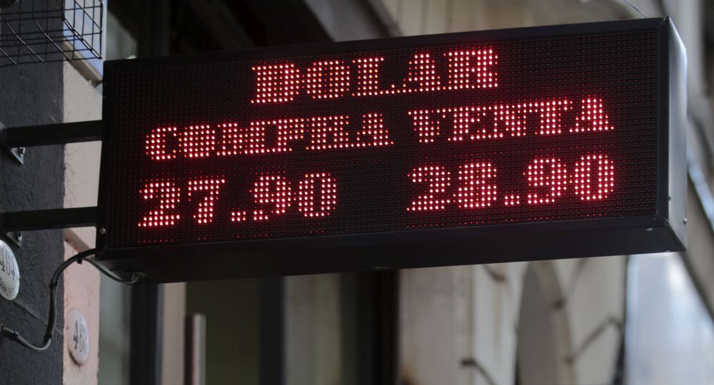 Llegó Caputo al Banco Central pero el dólar sigue en alza y cerró en un nuevo récord