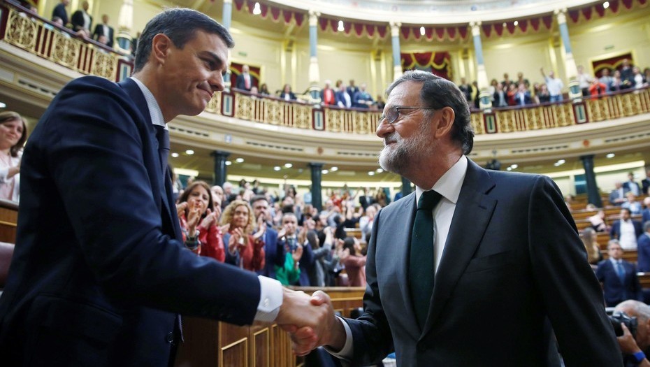 Rajoy destituido junto al nuevo presidente de España pedro sanchez