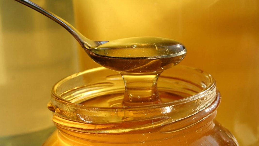 La ANMAT prohibió el uso y venta de una miel y una sustancia para broncearse