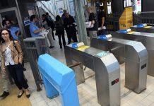 Siguen los paros y la apertura de molinetes de subte: este viernes en la línea D Siguen los paros y la apertura de molinetes de subte: hoy en la línea D