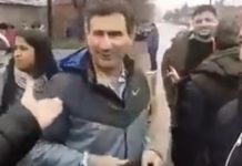 Vecinos de Almirante Brown enojados con Cambiemos, escracharon a Carlos Regazzoni en el timbreo Brown vecinos escracharon a Carlos Regazzoni en el timbreo