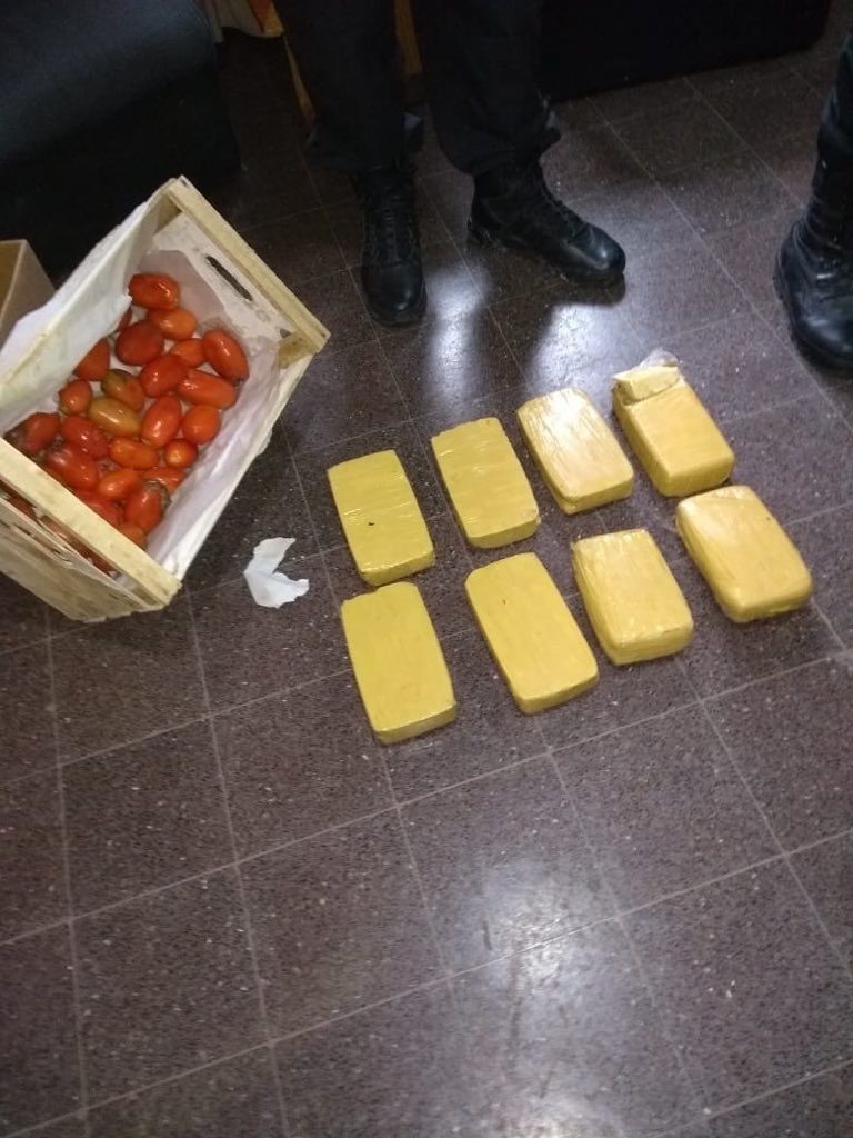 En cajones de tomates, intentaron ingresar cocaína a la cárcel de Florencio Varela