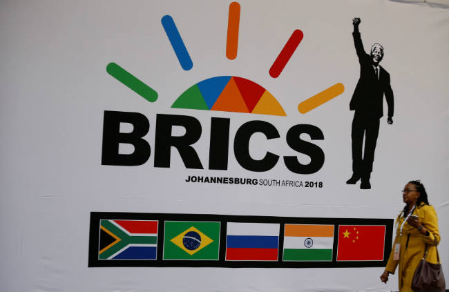 Cumbre de los BRICS: Macri llegó a Sudáfrica y prepara encuentros bilaterales
