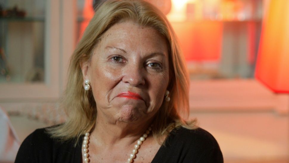 Un mozo dijo que Carrió le dejó una miseria de propina y la legisladora le respondió