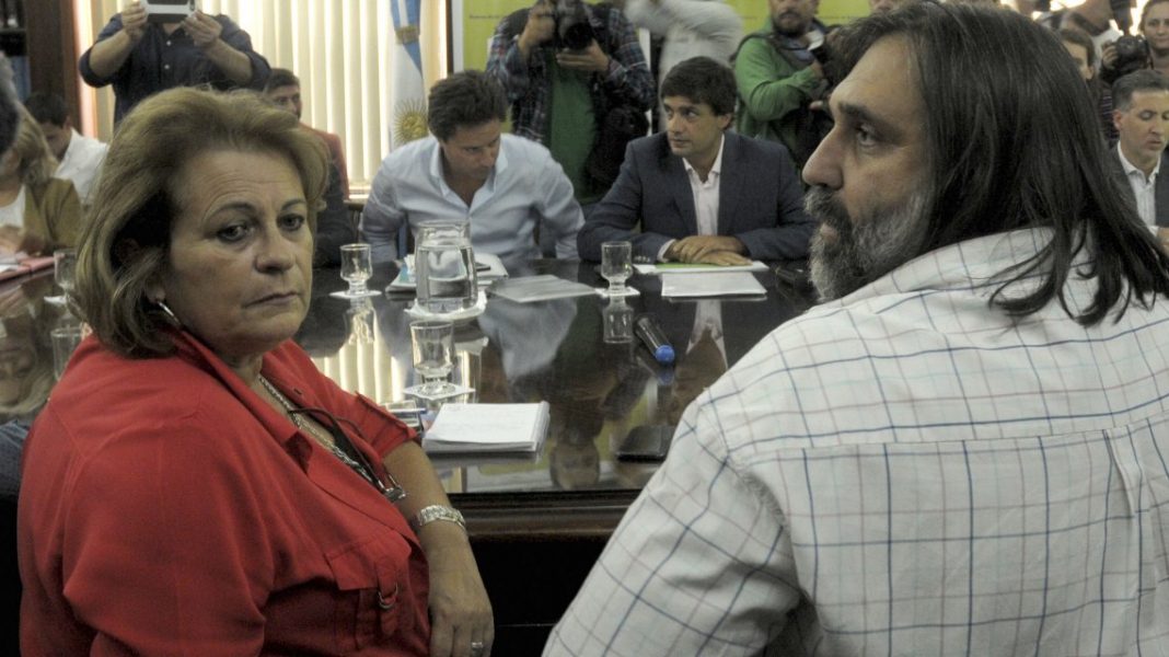 Paritaria docente: Vidal ofreció a los gremios docentes un aumento del 16,7%