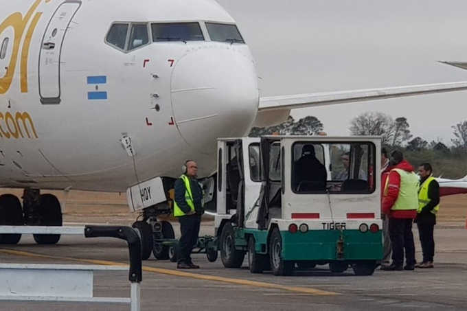 Furia de pasajeros por cancelación de vuelos de la low cost Flybondi