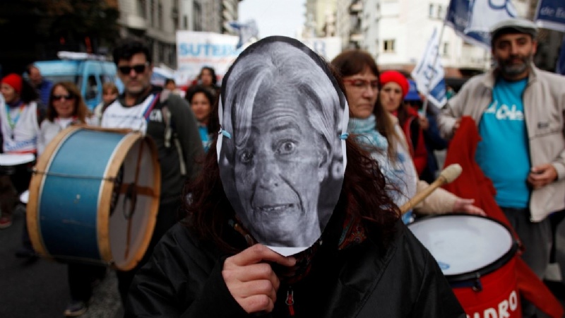 Organizaciones de izquierda marcharon contra la titular del FMI Christine Lagarde