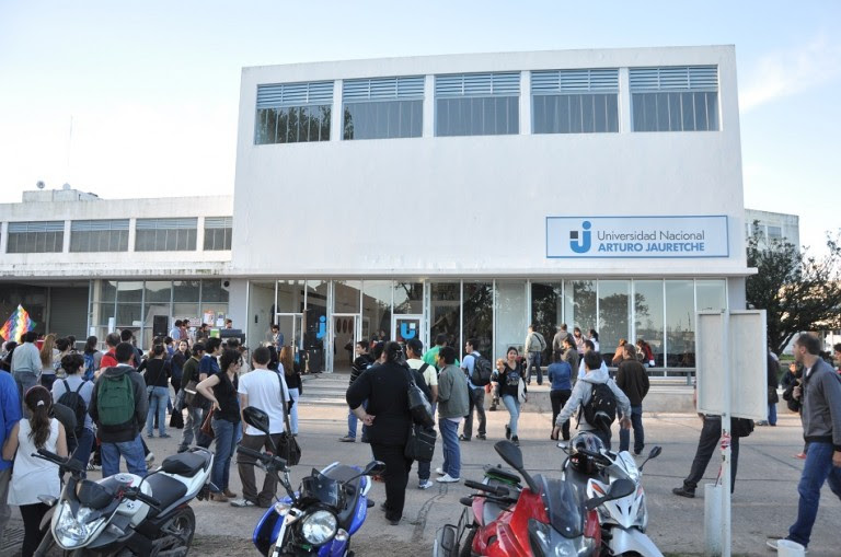 Convocan un abrazo solidario a la Universidad Jauretche contra el ajuste