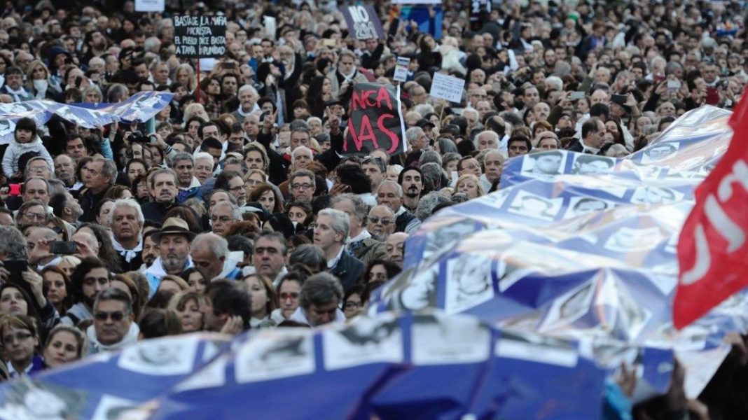 Marcha contra el decreto de Macri de las Fuerzas Armadas