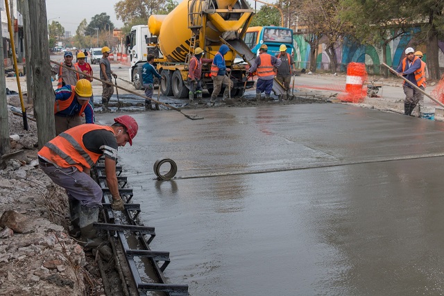 Lanús: Grindetti cerró convenios millonarios para realizar obras de pavimento