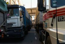 Camioneros autoconvocados cortan la Autopista Illia mano a Capital