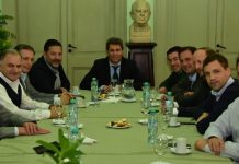 Uñac se reunió con intendentes del Conurbano en busca de la candidatura presidencial Uñac se reunió con intendentes del Conurbano y planea su candidatura presidencial