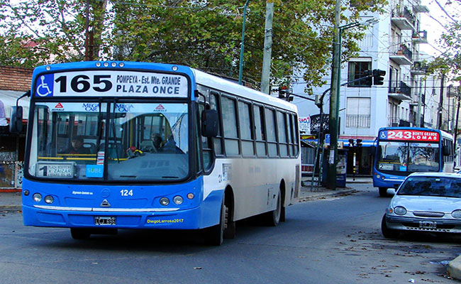 Paro de colectivos: un nuevo reclamo paraliza la línea 165