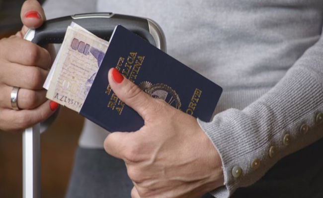 Aumentos: tramitar el DNI y el pasaporte cuesta hasta 200% más