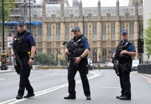 Atentado en Londres: al menos tres heridos después de que se estrellara un auto contra el Parlamento