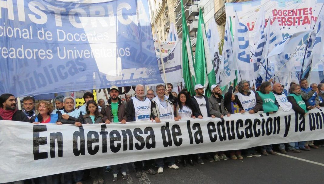 Fracasó la paritaria de los docentes universitarios con el gobierno de Macri