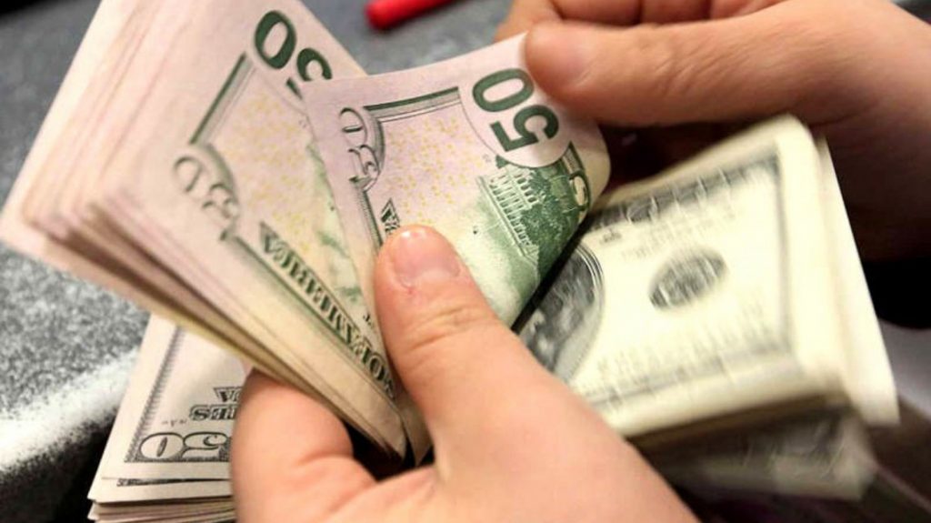 Dólar: el Gobierno de Macri suspendió la venta diaria y acelera el fin de las Lebac 