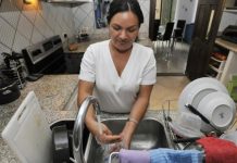 Las empleadas domésticas acordaron un 25% de aumento salarial Las empleadas domésticas acordaron un 25% de aumento salarial
