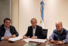 El Gobierno de Macri mejoró el acuerdo salarial con los empleados estatales El Gobierno de Macri mejoró el acuerdo salarial con los estatales