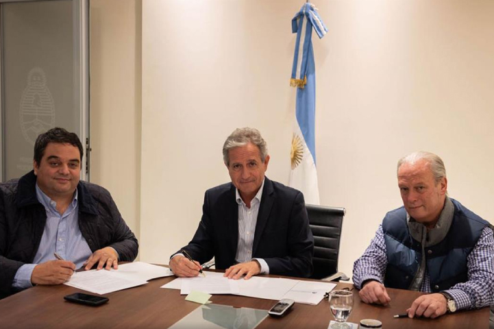 El Gobierno de Macri mejoró el acuerdo salarial con los estatales