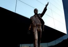 Retirarán la estatua de Néstor Kirchner de la Unasur Retirarán la estatua de Néstor Kirchner de la Unasur