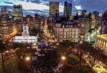 Multitudinaria marcha en defensa de la universidad pública y contra el ajuste en Educación Multitudinaria marcha en defensa de la universidad pública y contra el ajuste en Educación