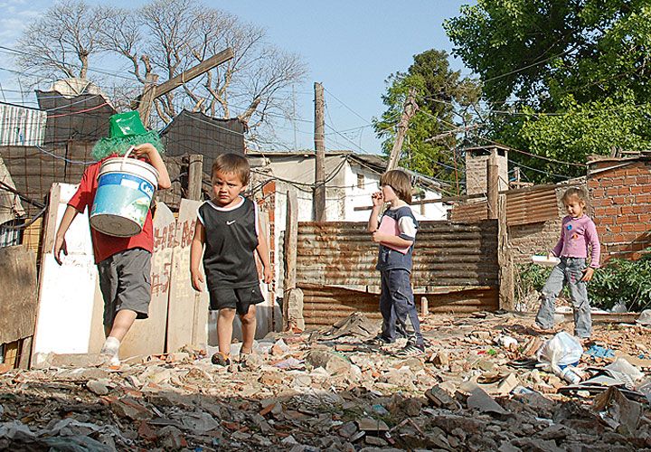 La UCA advierte que la pobreza está aumentando y los mas afectados son los niños