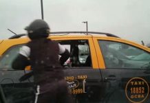 VIDEO: Impactante ataque de motochorros en pleno Aeroparque motochorros, arroparque, robo, celular, taxi