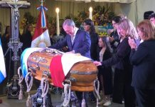 Video: Juan Schiaretti puso la banda de gobernador sobre el ataúd de José Manuel De la Sota