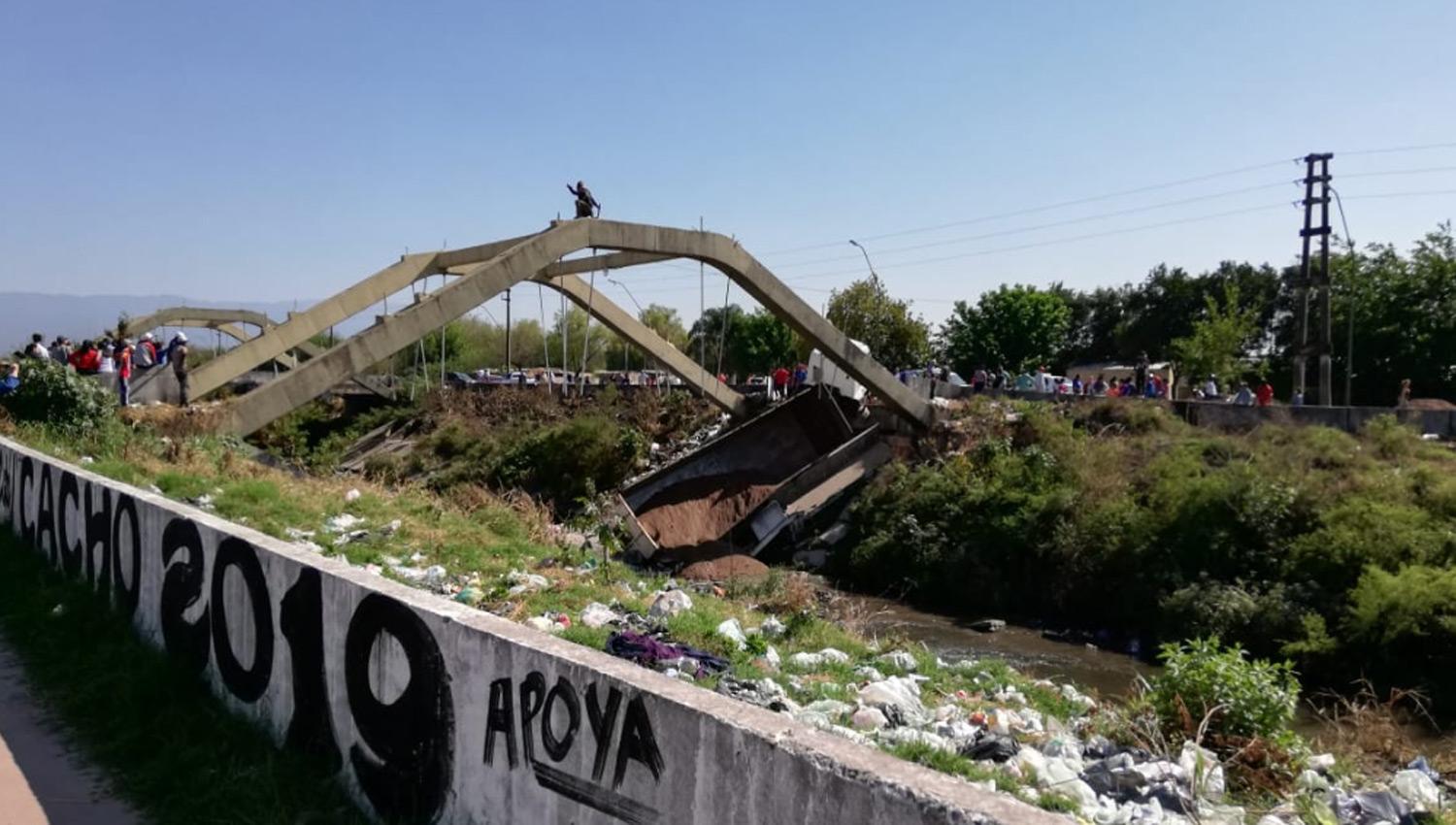 puente, el manantial del sur, camión atrapado, se cayo el puente