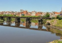Un ladrón se tiró al Riachuelo para escaparse de la policía: no lo encuentran