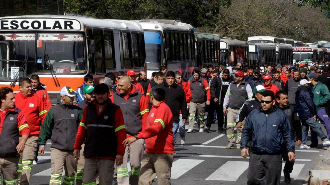 colectivos, escolares, licencia, piquetes, marchas, manifestantes