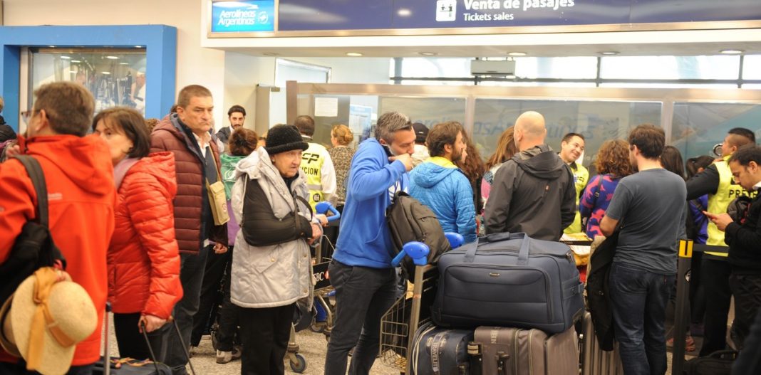 aerolíneas argentinas, aeronavegantes, suspendió 370 empleados, asamblea