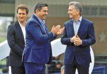 Tras la derrota de Boca en el superclásico, el poder de Macri entra en crisis con Angelici en el club