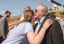 El intendente de Mar del Plata se fue enojado de un acto en la playa con Vidal